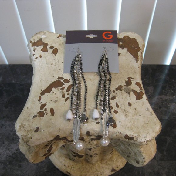 NWT Guess feather pearl heart silver chain earrings - Picture 1 of 4